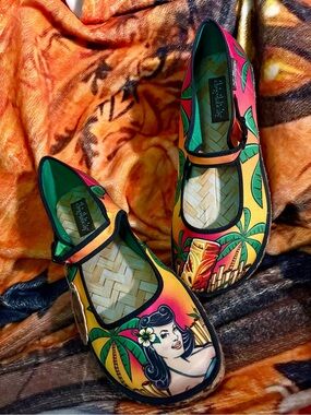NWT Hot Chocolate Design Tiki Platforms Size 9